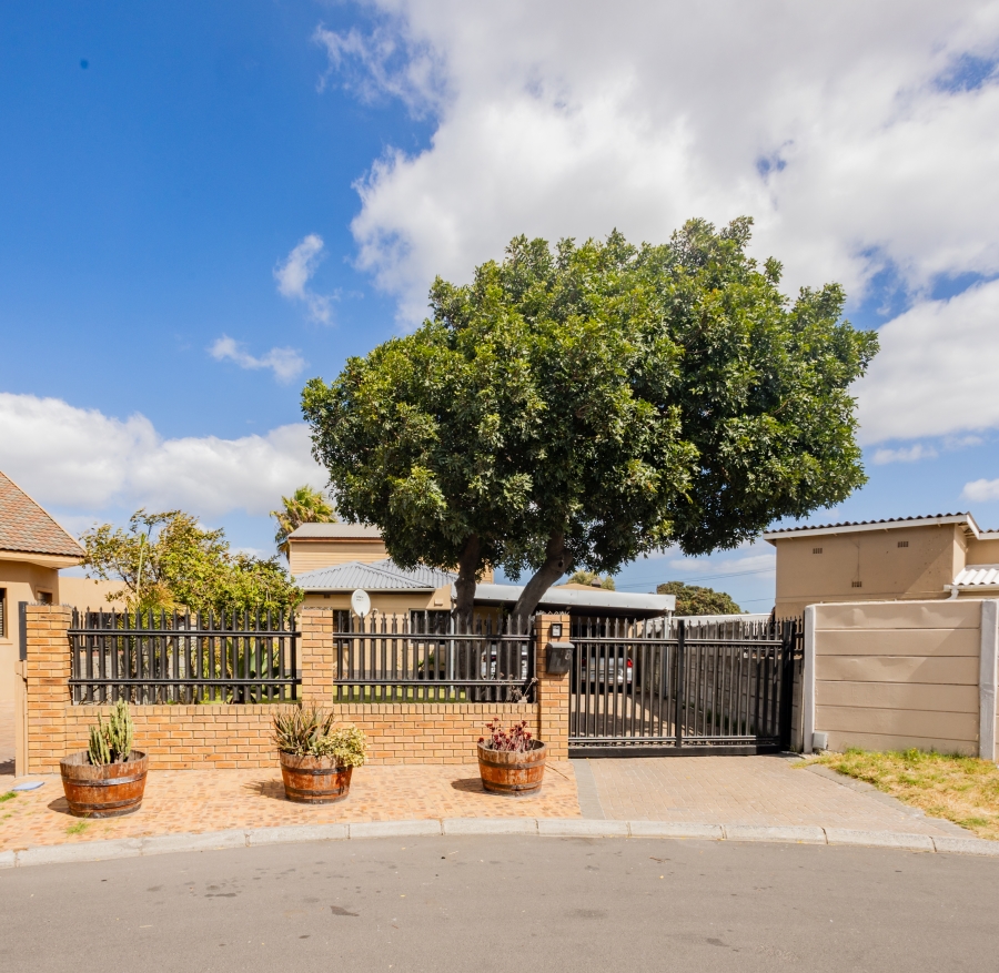 5 Bedroom Property for Sale in Ruyterwacht Western Cape